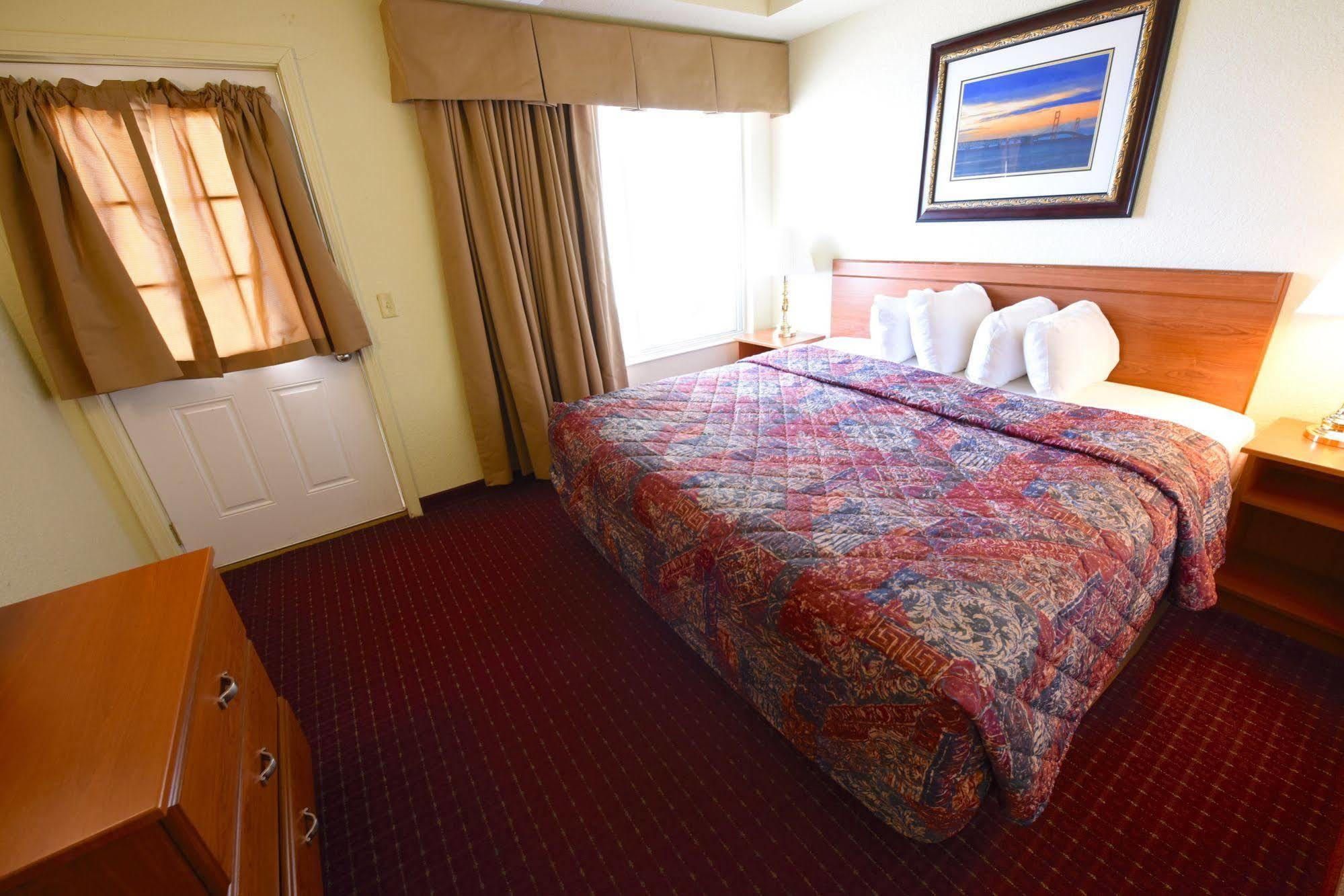 Mackinaw Beach And Bay Inn & Suites Mackinaw City Kültér fotó