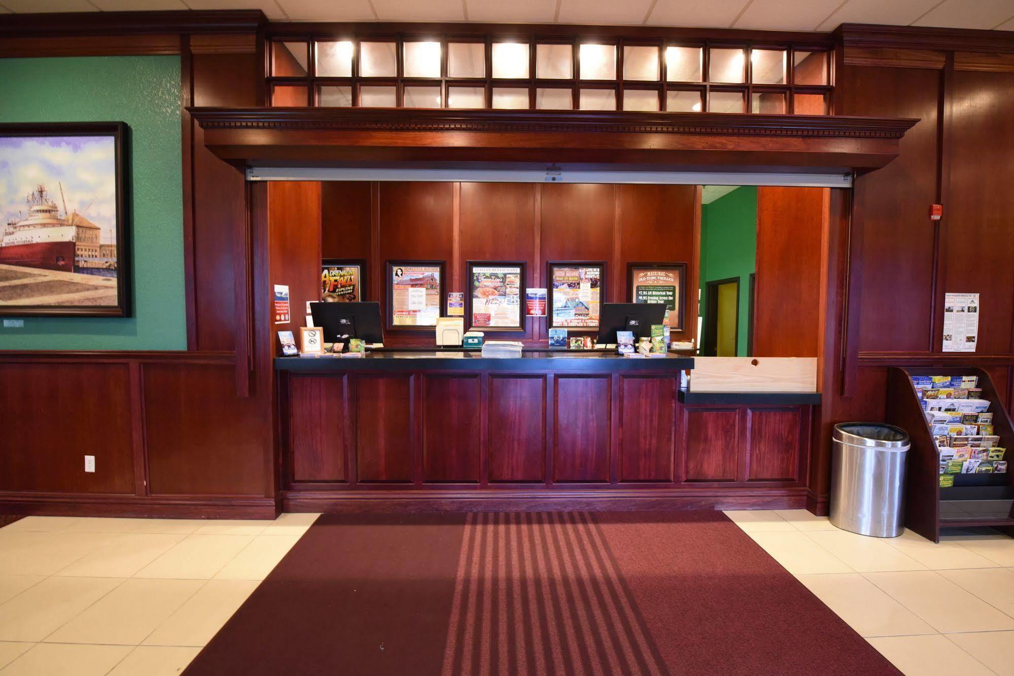 Mackinaw Beach And Bay Inn & Suites Mackinaw City Kültér fotó